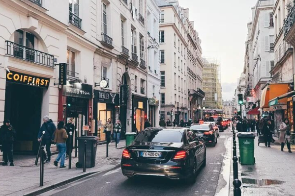 巴黎人不会说中文，但是认识最难的汉字