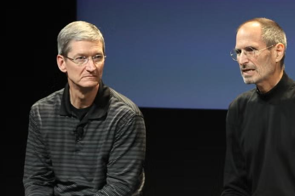 给苹果50岁庆生，库克分享内部备忘录，聊乔布斯遗产，晒罕见原型机