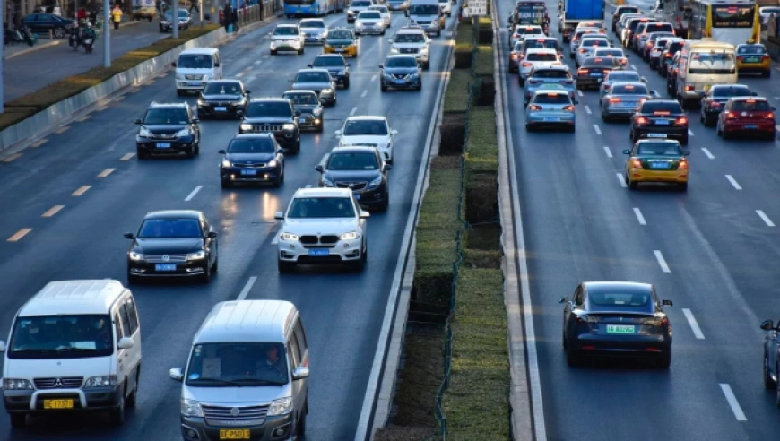 北京今年小客车指标配额为10万个，其中新能源指标8万个