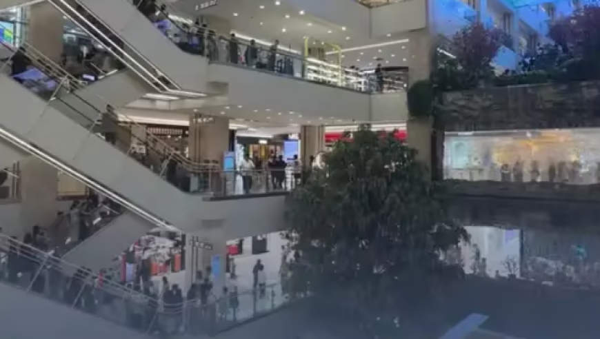 西安赛格商场一商户老板坠亡，疑生前发文称遭千万罚款，老员工发声