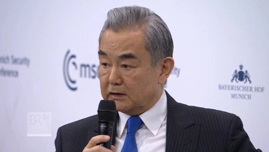 王毅警告日本，现场爆发热烈掌声