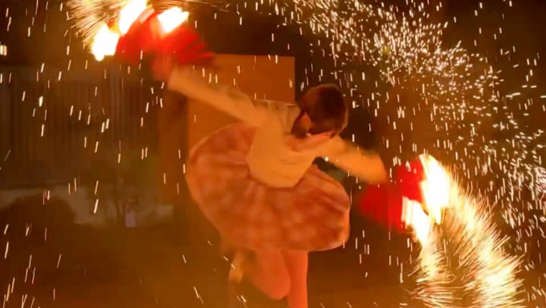 【鱼肉肉】过年了 给大家表演个风火轮3.0~