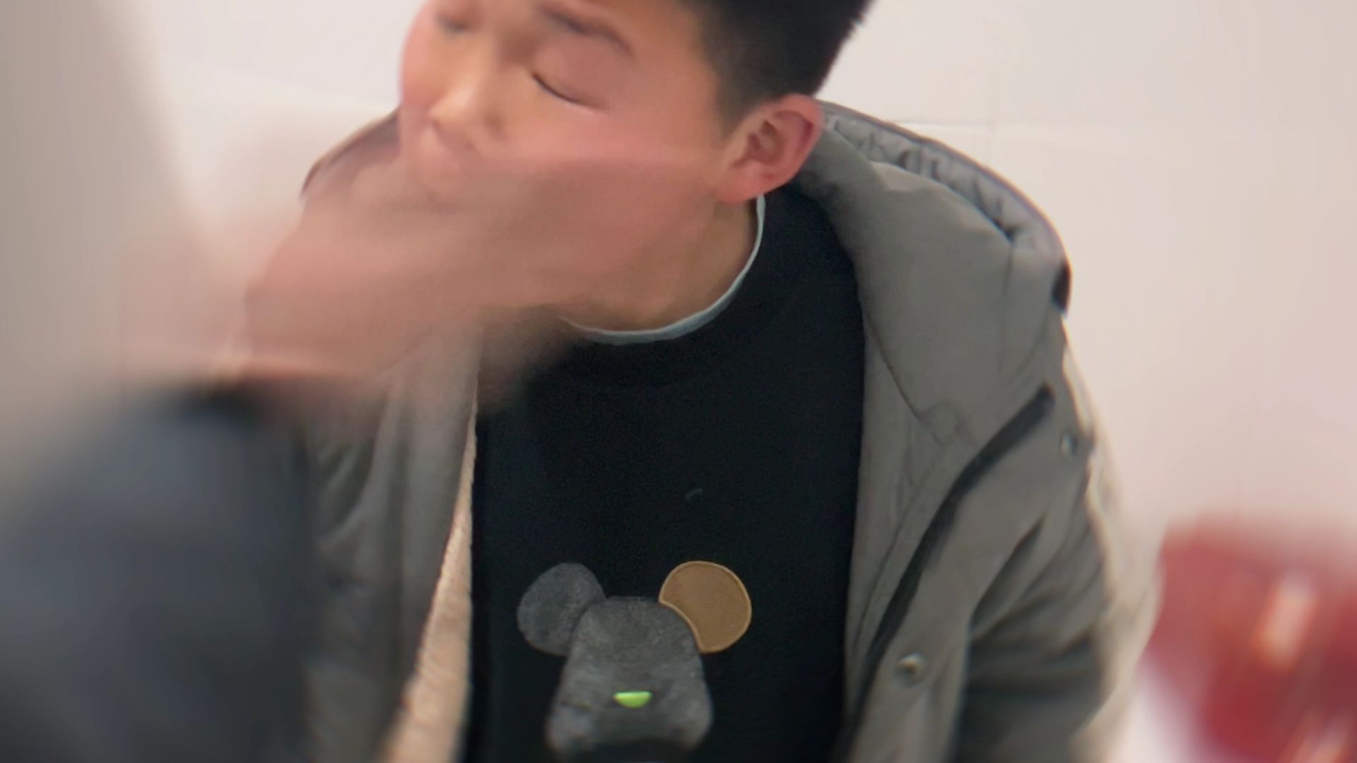 鸡蛋不如老弟脸硬